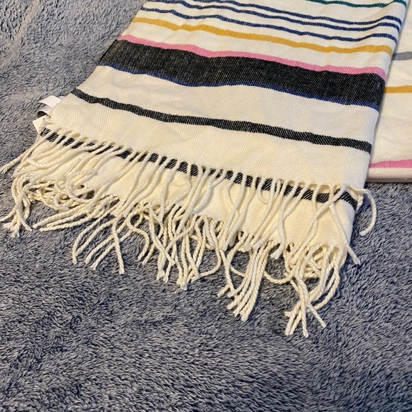 Gap scarf 🖤 - Picture 2 of 3